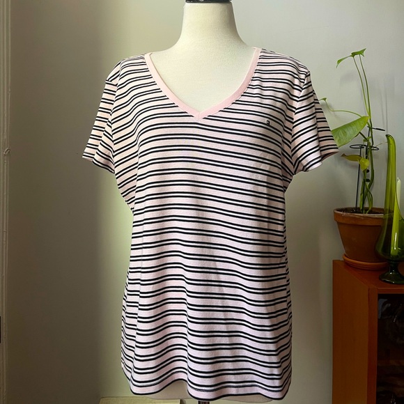 Tommy Hilfiger vneck tshirt - Picture 1 of 4